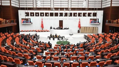 TBMM'de Dengeler Değişti: Özgür Özel'in Yeni Partisi 91 Milletvekiliyle İkinci Büyük Grup Oldu